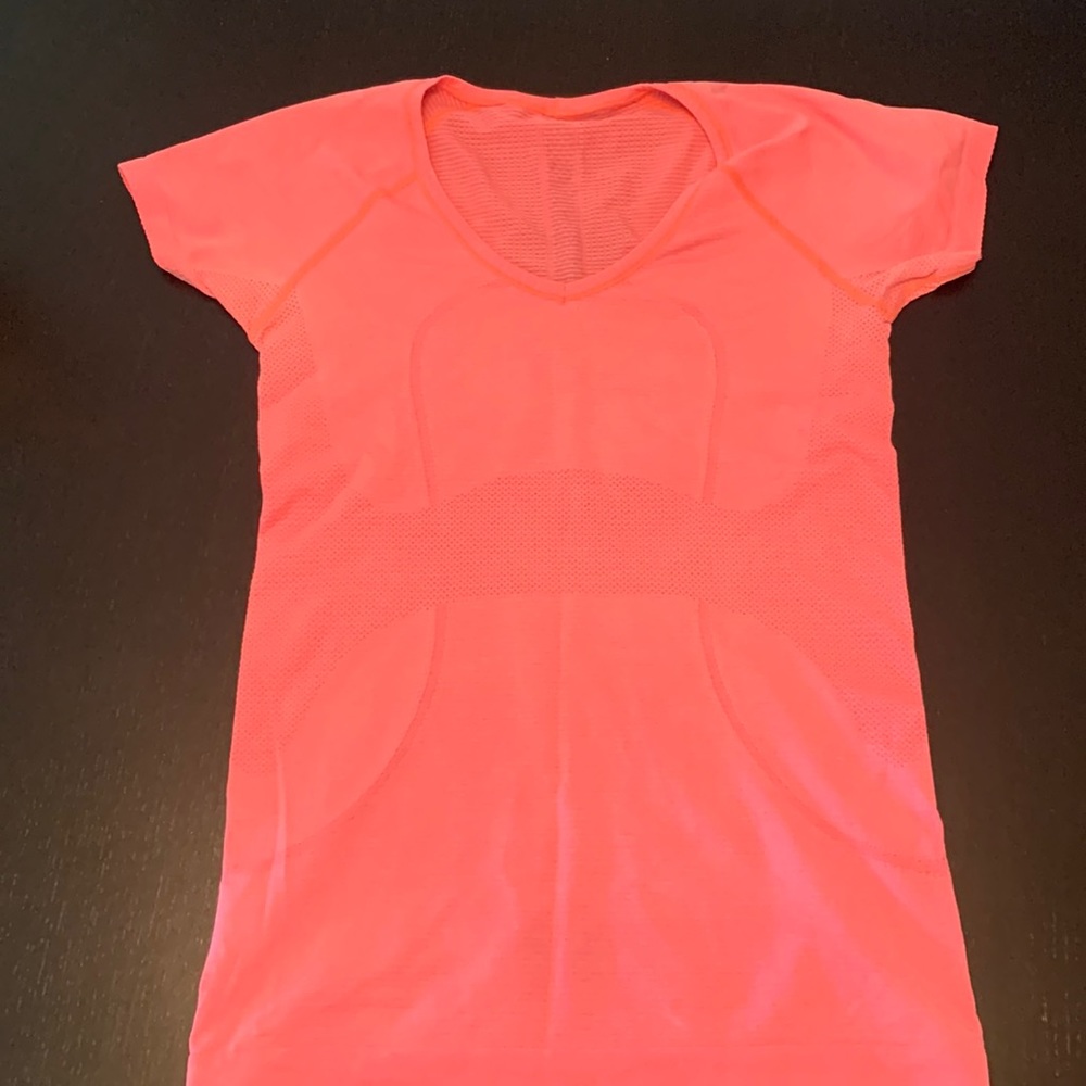 lululemon short sleeve swiftly top. perfect condition. worn once!